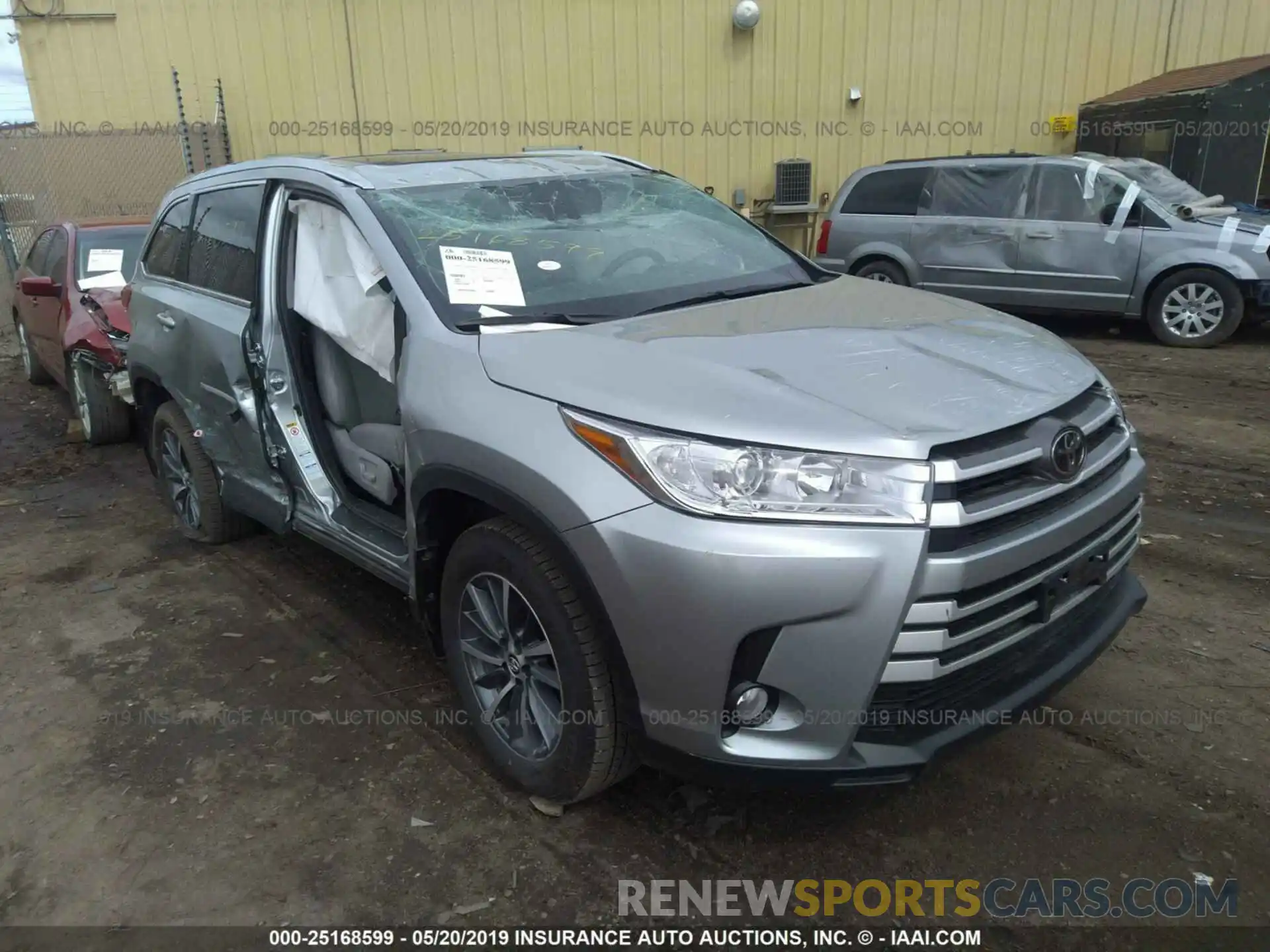 1 Photograph of a damaged car 5TDJZRFH1KS571220 TOYOTA HIGHLANDER 2019