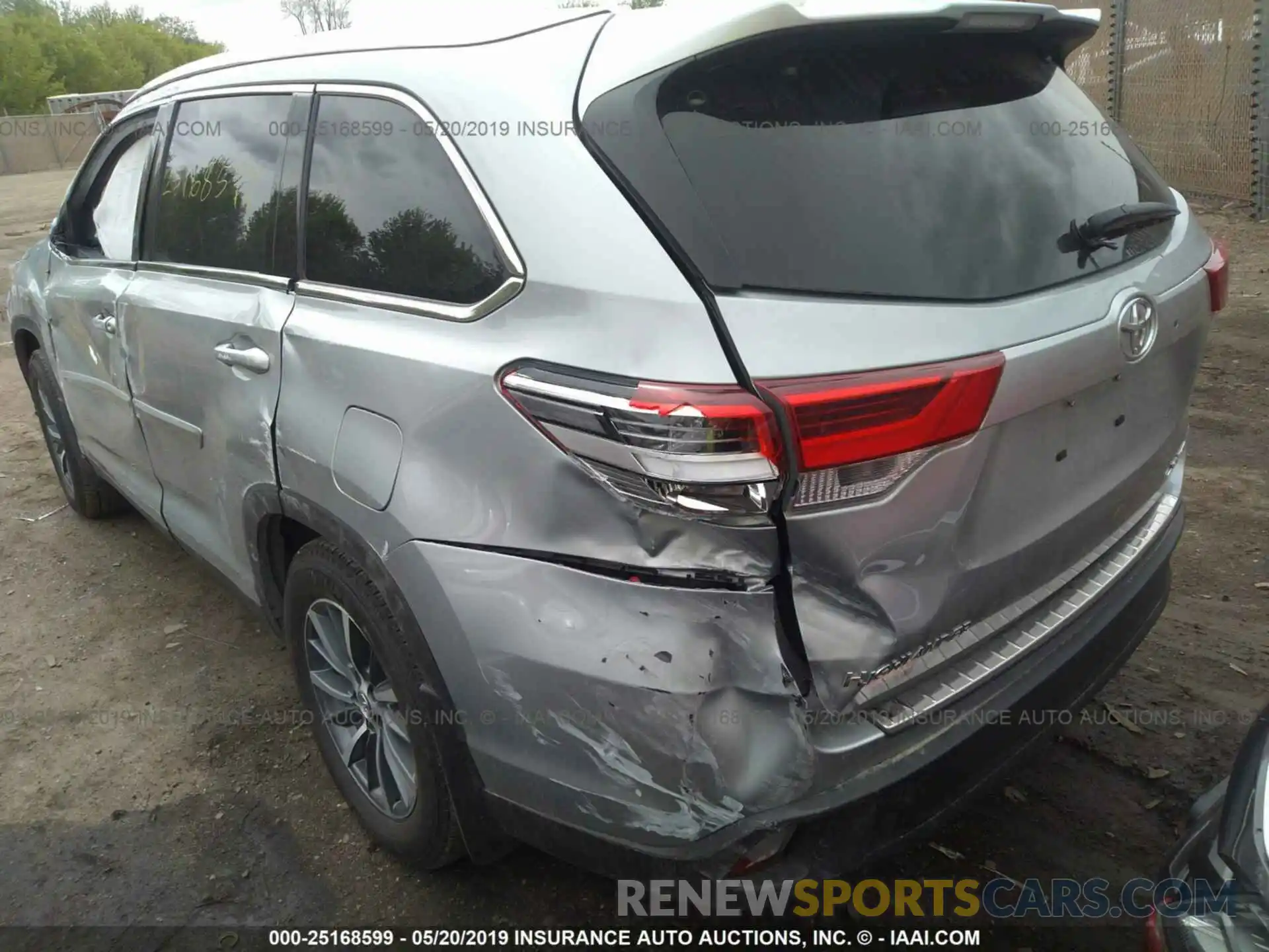 3 Photograph of a damaged car 5TDJZRFH1KS571220 TOYOTA HIGHLANDER 2019