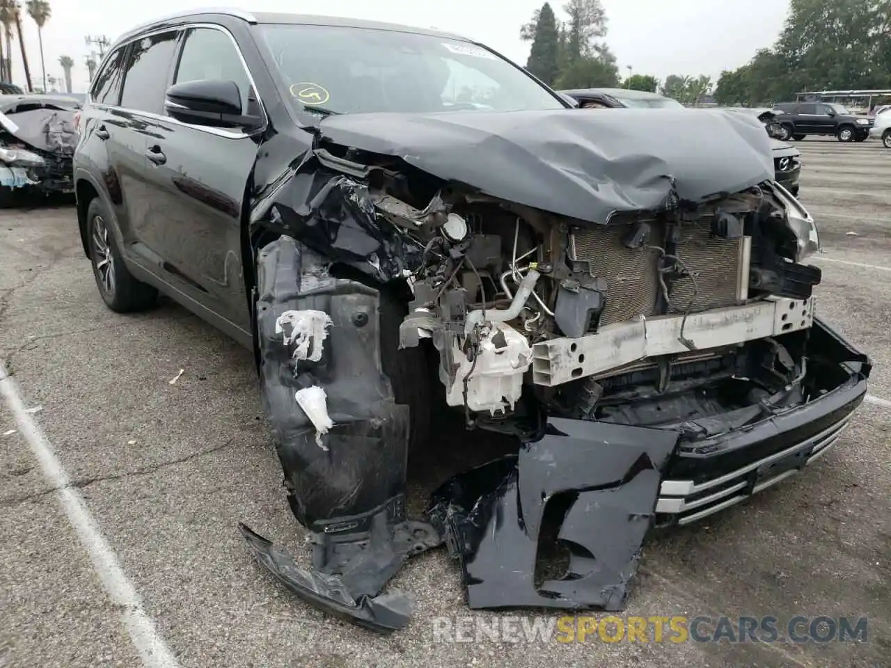 1 Photograph of a damaged car 5TDJZRFH1KS573484 TOYOTA HIGHLANDER 2019