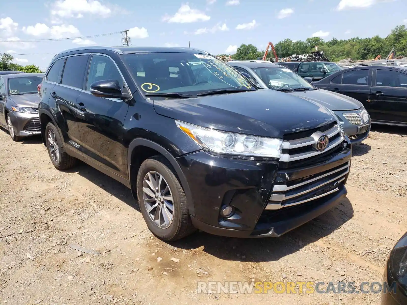 1 Photograph of a damaged car 5TDJZRFH1KS573761 TOYOTA HIGHLANDER 2019