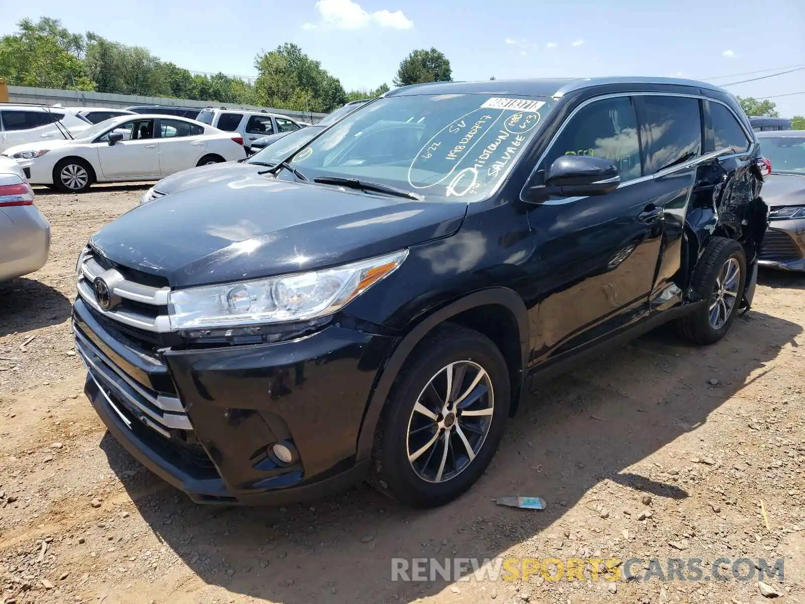 2 Photograph of a damaged car 5TDJZRFH1KS573761 TOYOTA HIGHLANDER 2019