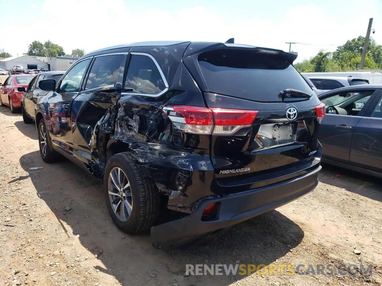 3 Photograph of a damaged car 5TDJZRFH1KS573761 TOYOTA HIGHLANDER 2019