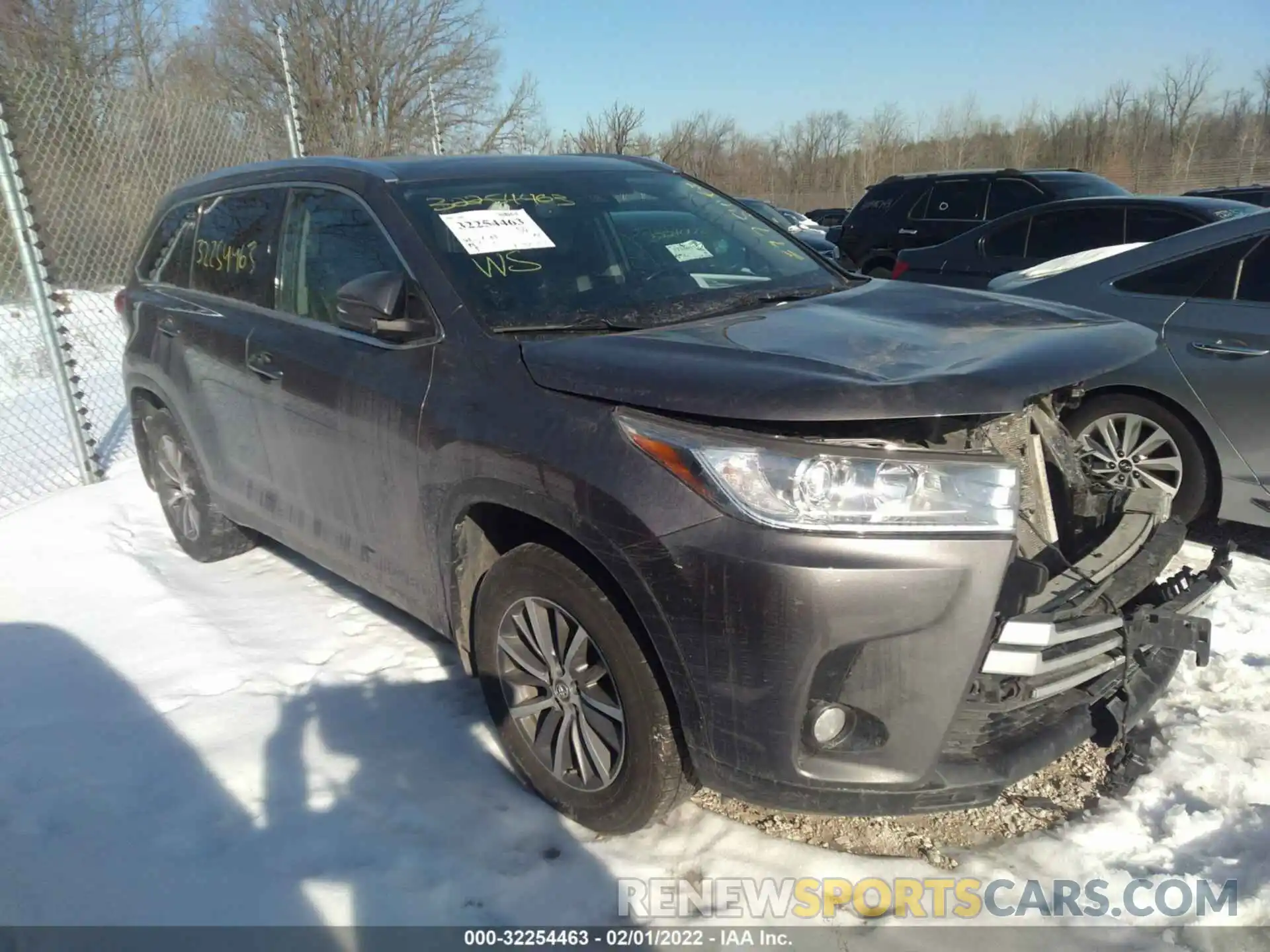 1 Photograph of a damaged car 5TDJZRFH1KS574084 TOYOTA HIGHLANDER 2019