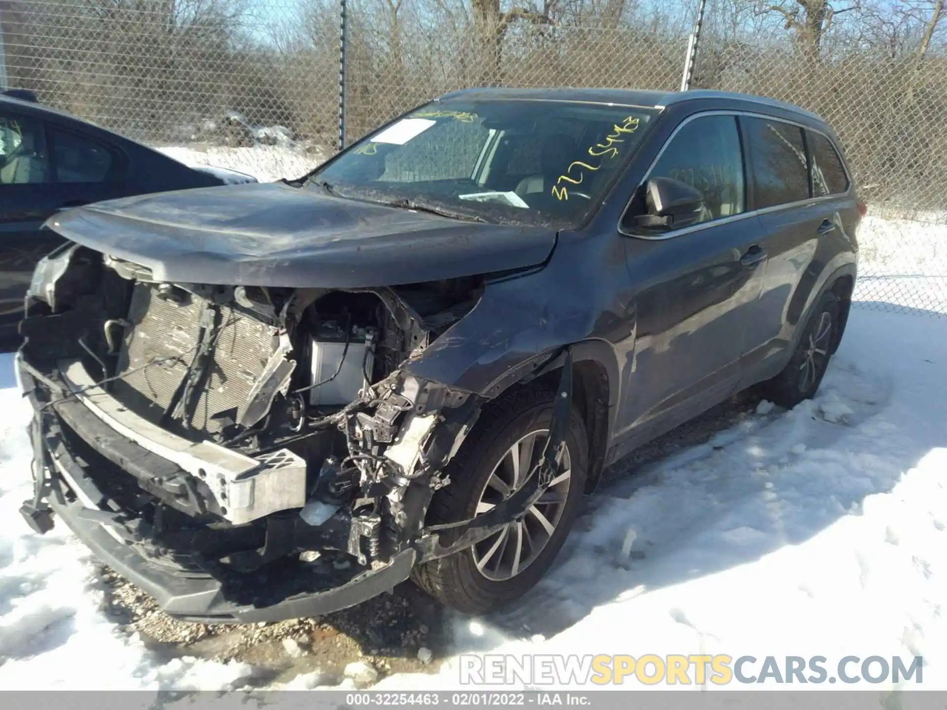 2 Photograph of a damaged car 5TDJZRFH1KS574084 TOYOTA HIGHLANDER 2019