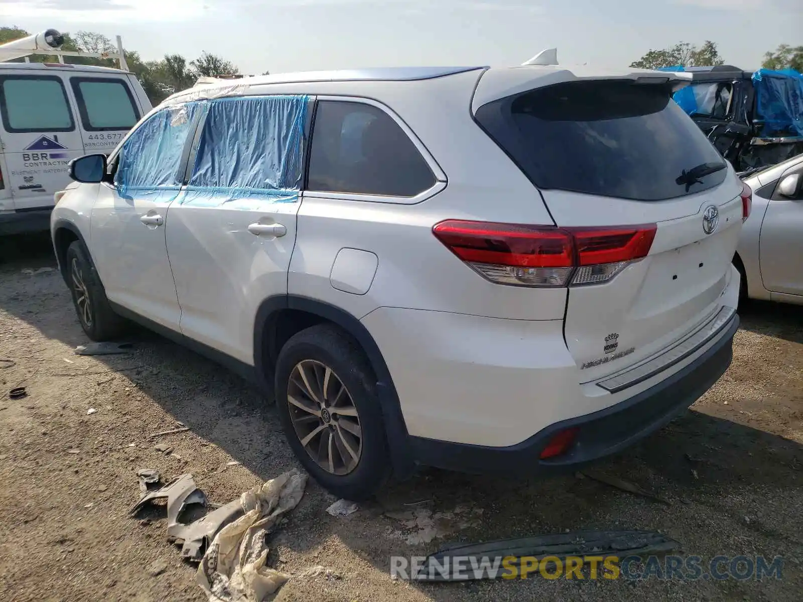 3 Photograph of a damaged car 5TDJZRFH1KS575641 TOYOTA HIGHLANDER 2019