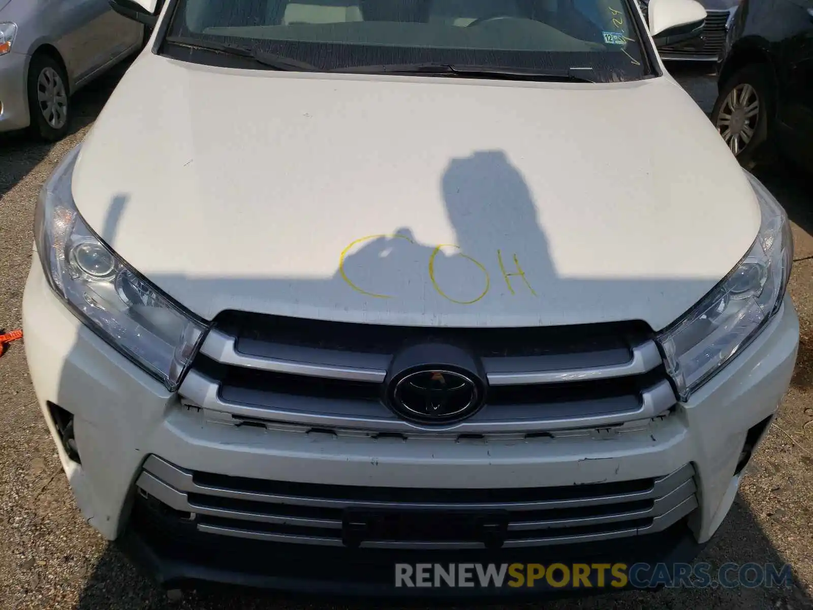 7 Photograph of a damaged car 5TDJZRFH1KS575641 TOYOTA HIGHLANDER 2019