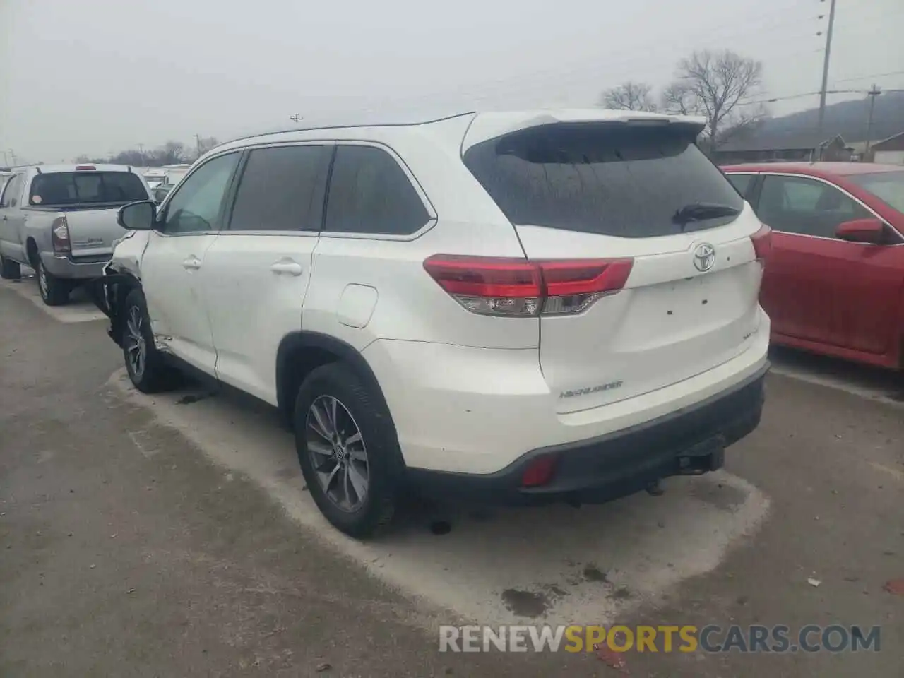 3 Photograph of a damaged car 5TDJZRFH1KS578538 TOYOTA HIGHLANDER 2019