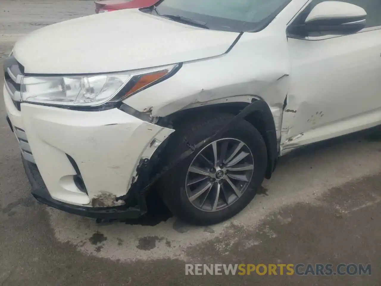 9 Photograph of a damaged car 5TDJZRFH1KS578538 TOYOTA HIGHLANDER 2019