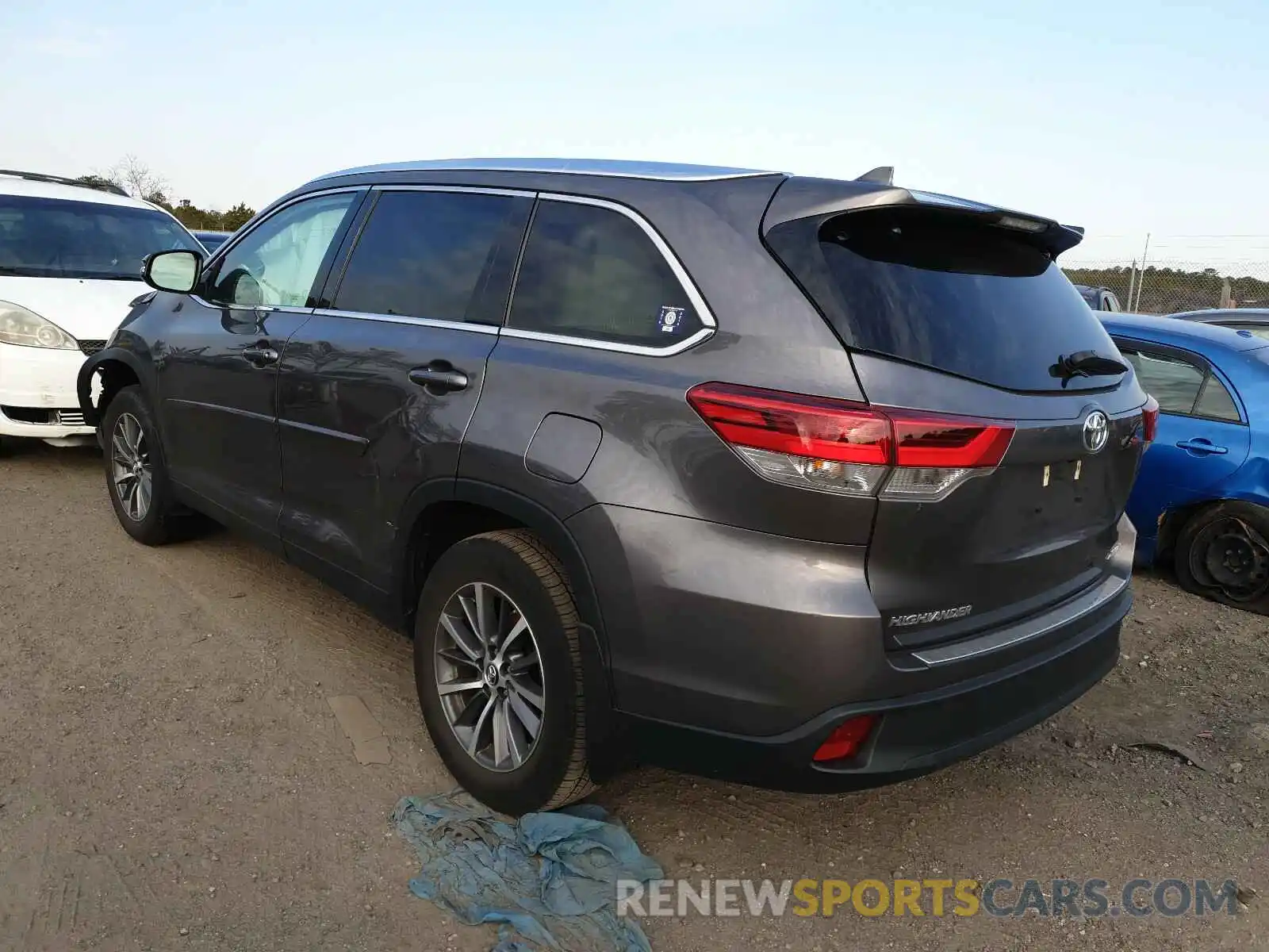 3 Photograph of a damaged car 5TDJZRFH1KS578748 TOYOTA HIGHLANDER 2019