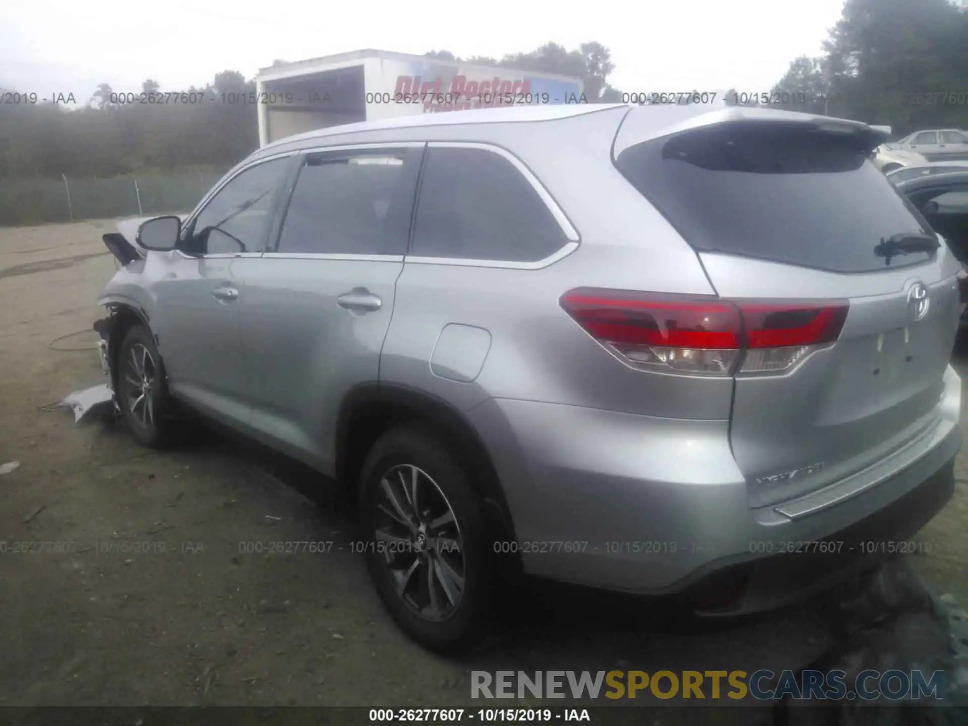 3 Photograph of a damaged car 5TDJZRFH1KS582198 TOYOTA HIGHLANDER 2019