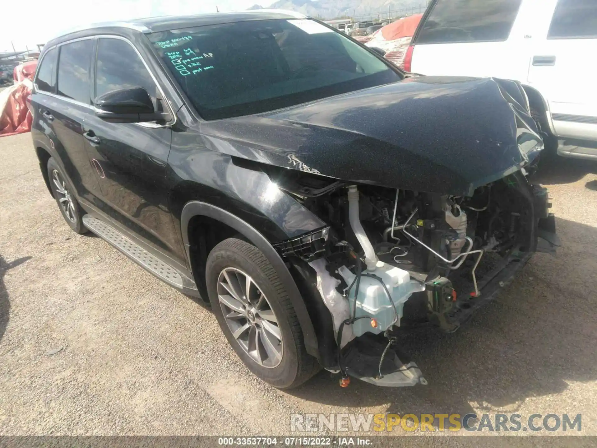 1 Photograph of a damaged car 5TDJZRFH1KS584386 TOYOTA HIGHLANDER 2019