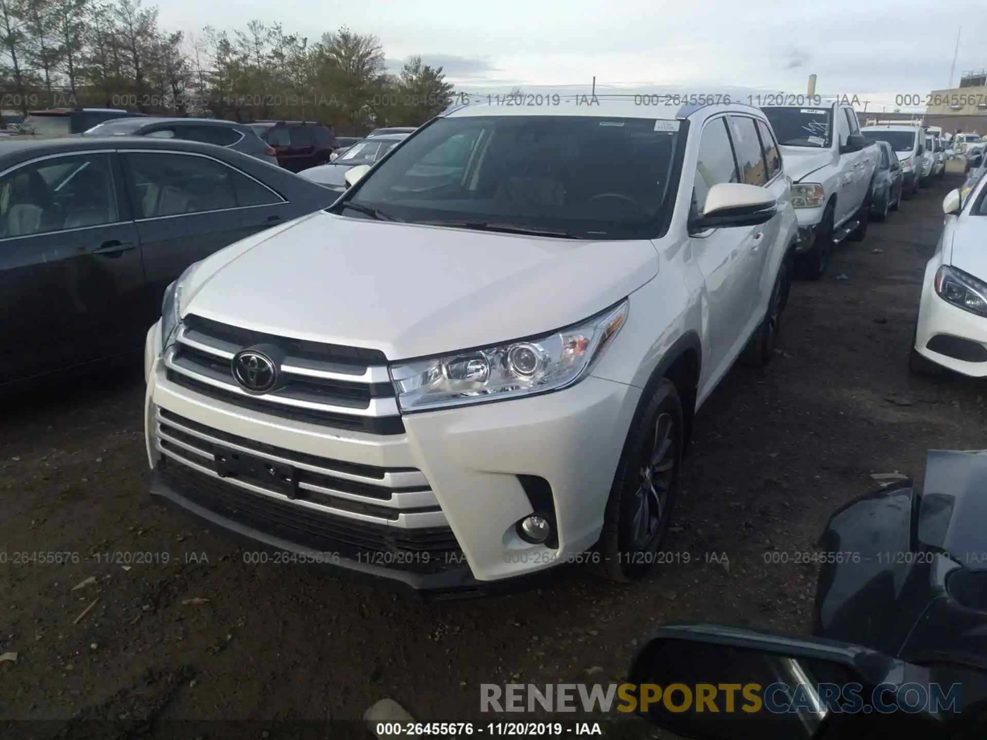 2 Photograph of a damaged car 5TDJZRFH1KS587823 TOYOTA HIGHLANDER 2019