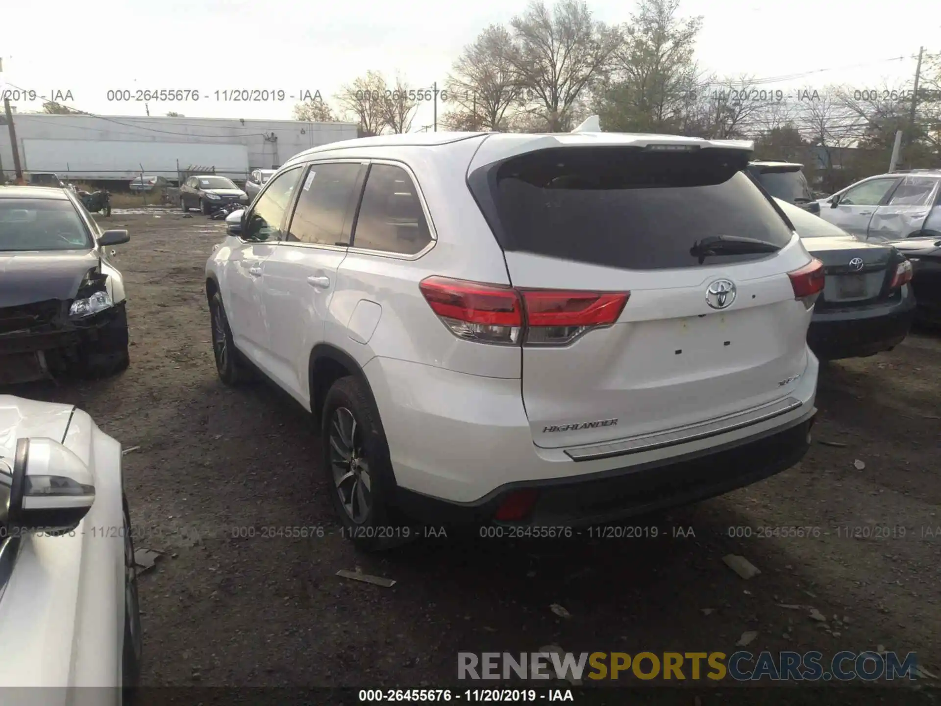 3 Photograph of a damaged car 5TDJZRFH1KS587823 TOYOTA HIGHLANDER 2019