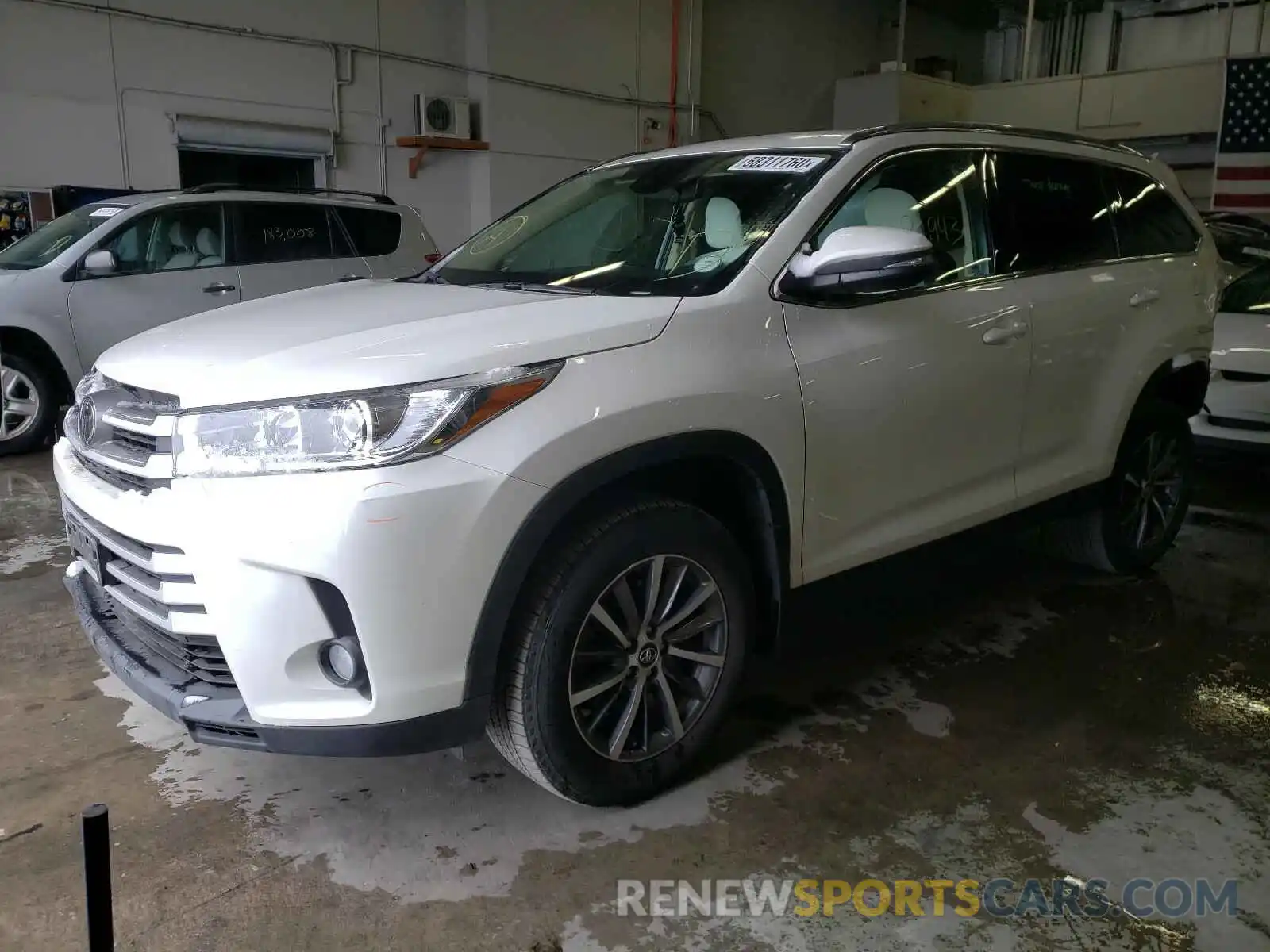 2 Photograph of a damaged car 5TDJZRFH1KS589099 TOYOTA HIGHLANDER 2019