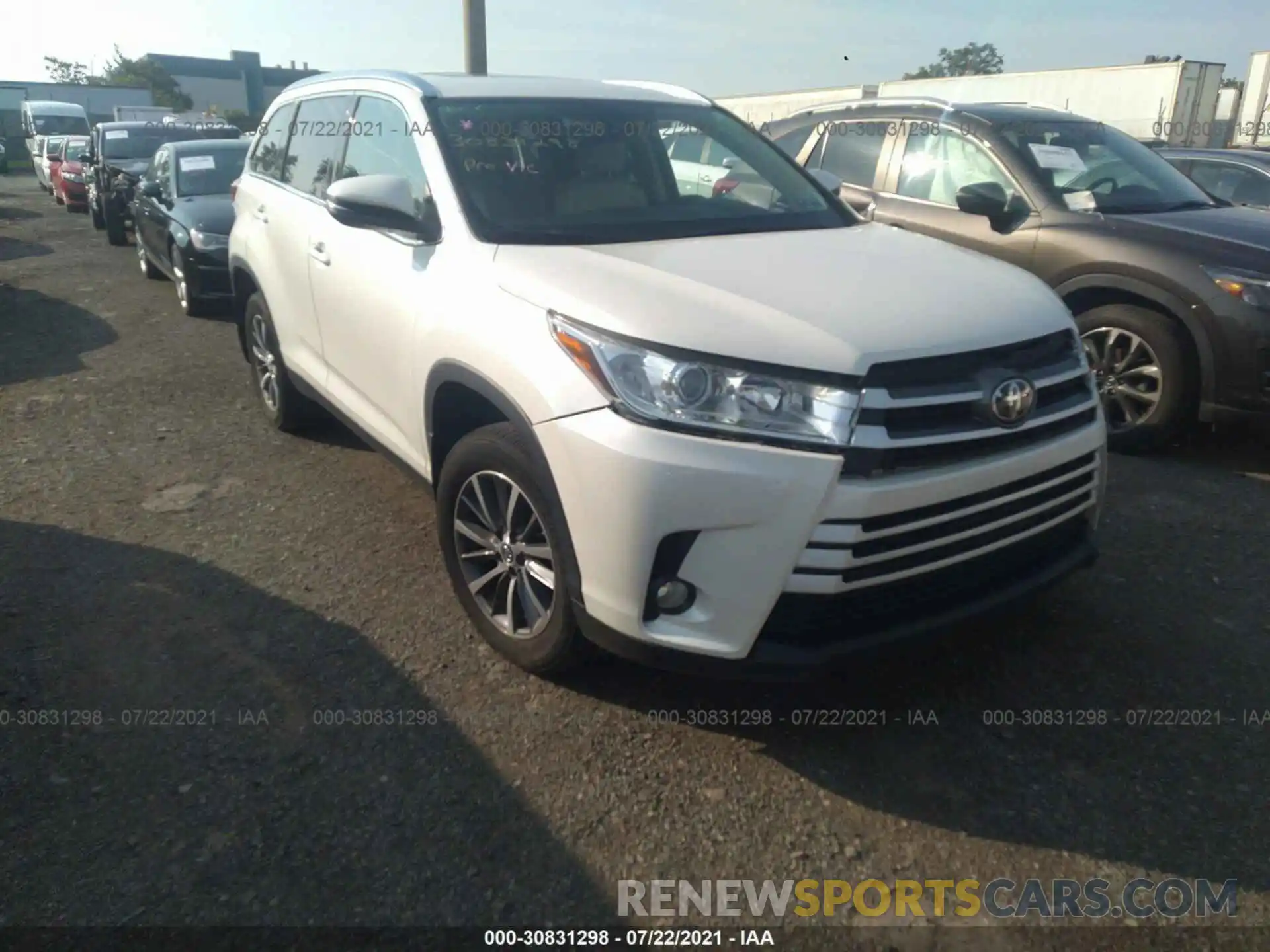 1 Фотография поврежденного автомобиля 5TDJZRFH1KS590933 TOYOTA HIGHLANDER 2019