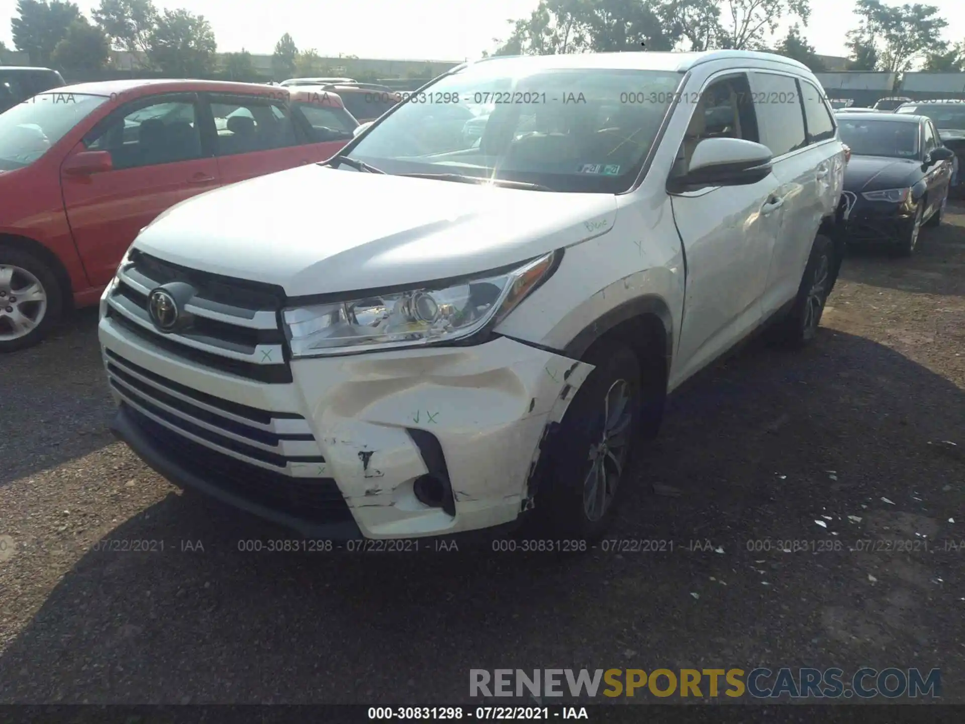 2 Photograph of a damaged car 5TDJZRFH1KS590933 TOYOTA HIGHLANDER 2019