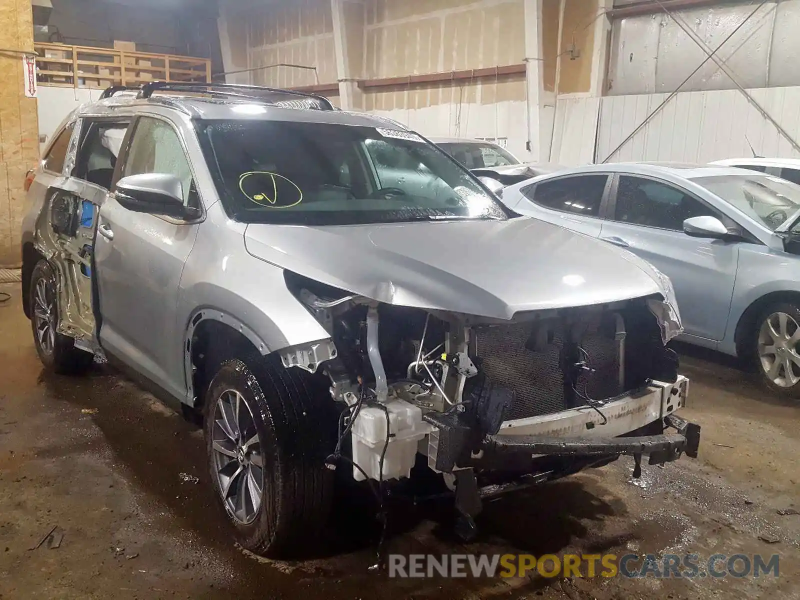 1 Photograph of a damaged car 5TDJZRFH1KS593363 TOYOTA HIGHLANDER 2019