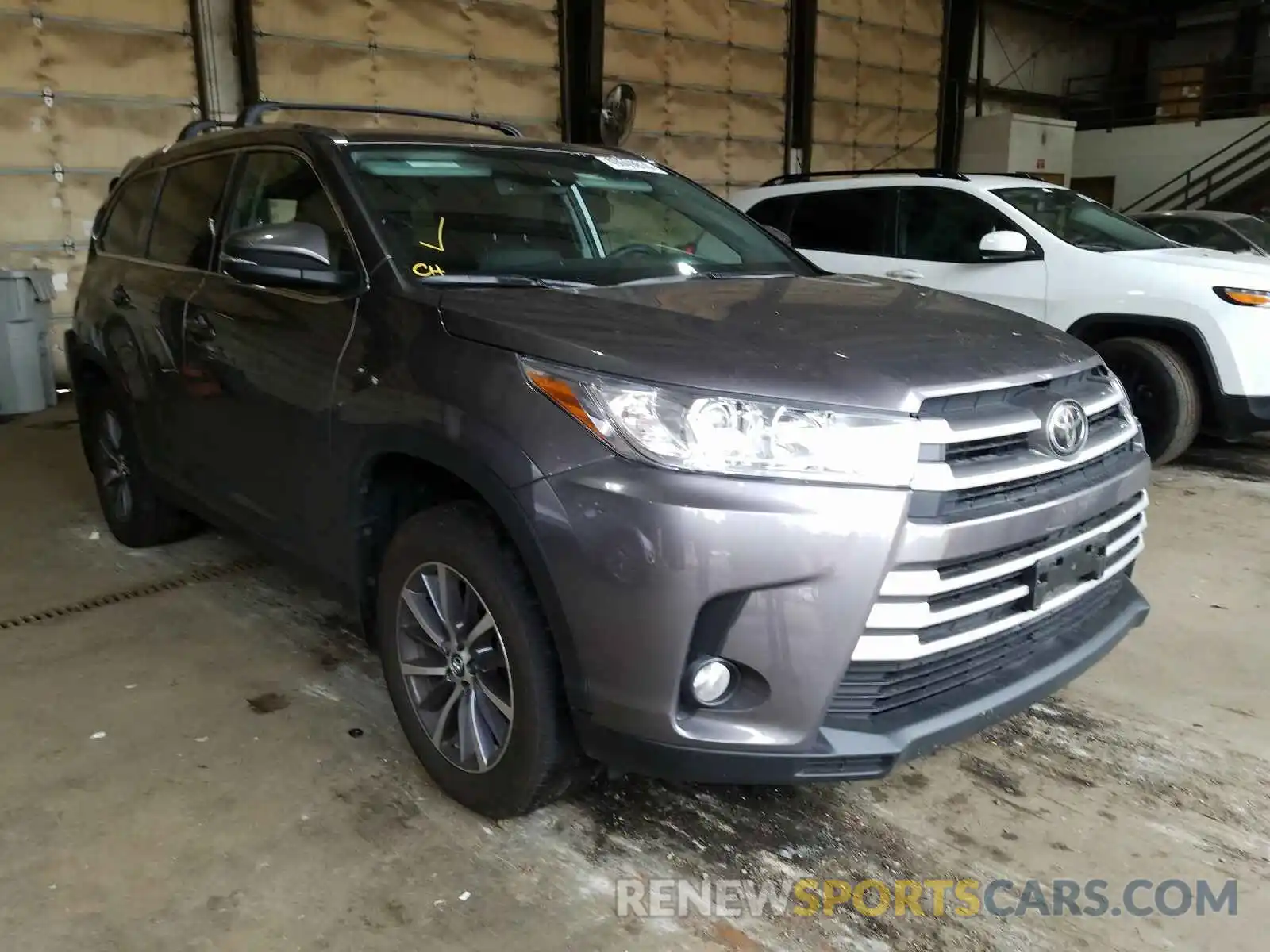 1 Photograph of a damaged car 5TDJZRFH1KS593699 TOYOTA HIGHLANDER 2019