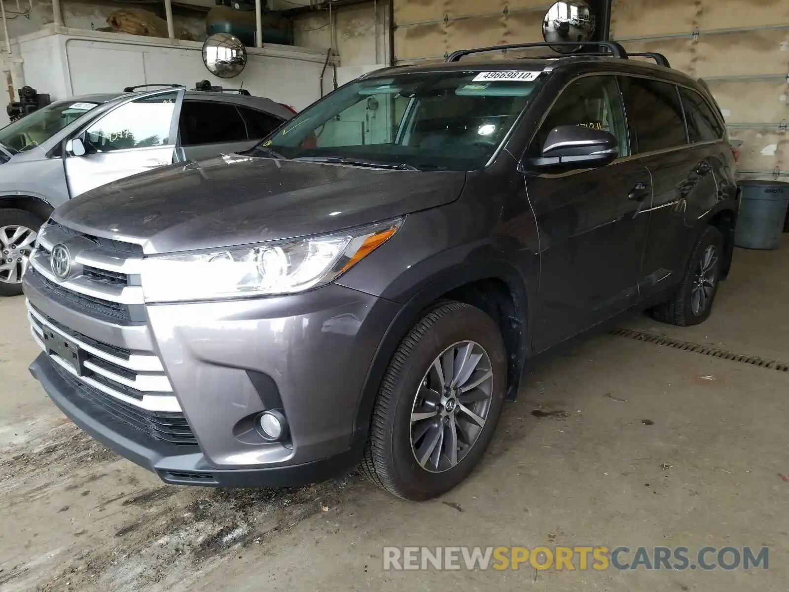 2 Photograph of a damaged car 5TDJZRFH1KS593699 TOYOTA HIGHLANDER 2019