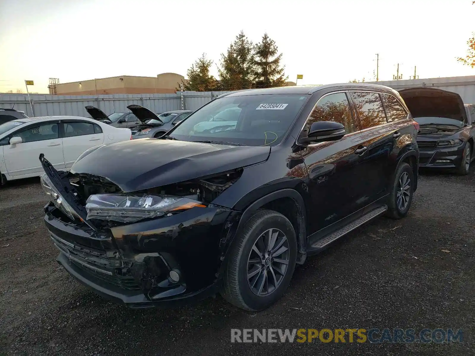 2 Photograph of a damaged car 5TDJZRFH1KS593816 TOYOTA HIGHLANDER 2019