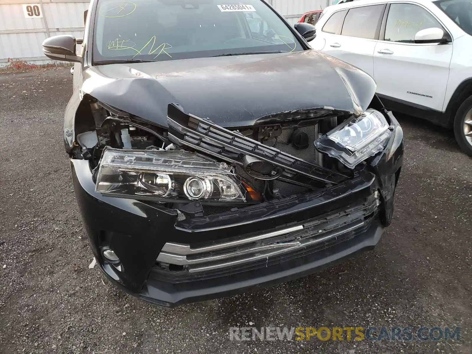 9 Photograph of a damaged car 5TDJZRFH1KS593816 TOYOTA HIGHLANDER 2019