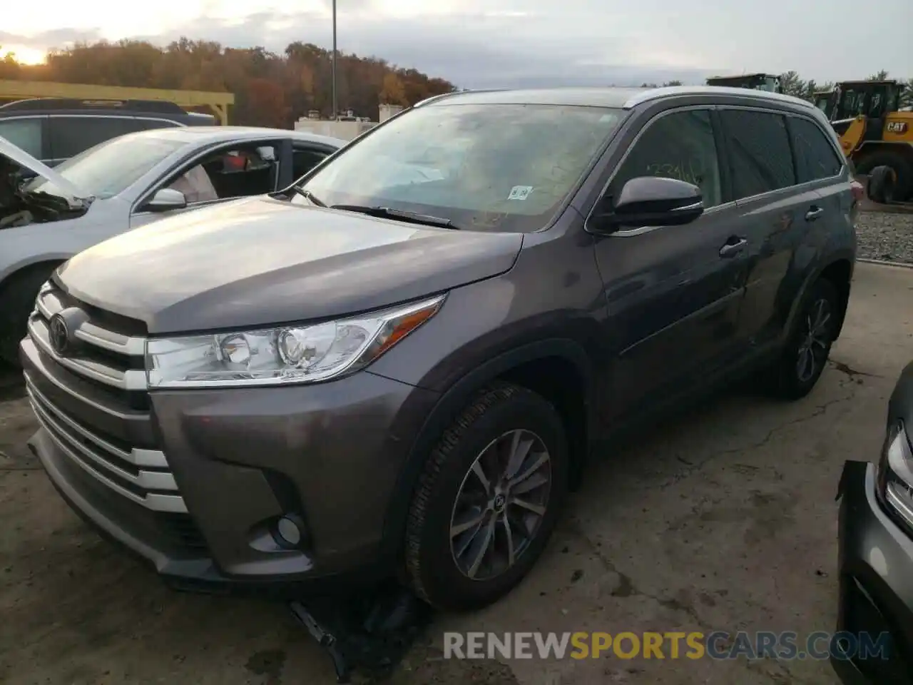 2 Photograph of a damaged car 5TDJZRFH1KS602143 TOYOTA HIGHLANDER 2019