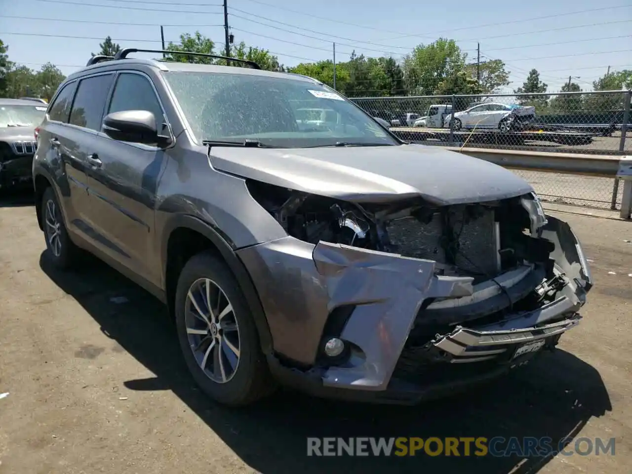 1 Photograph of a damaged car 5TDJZRFH1KS605978 TOYOTA HIGHLANDER 2019