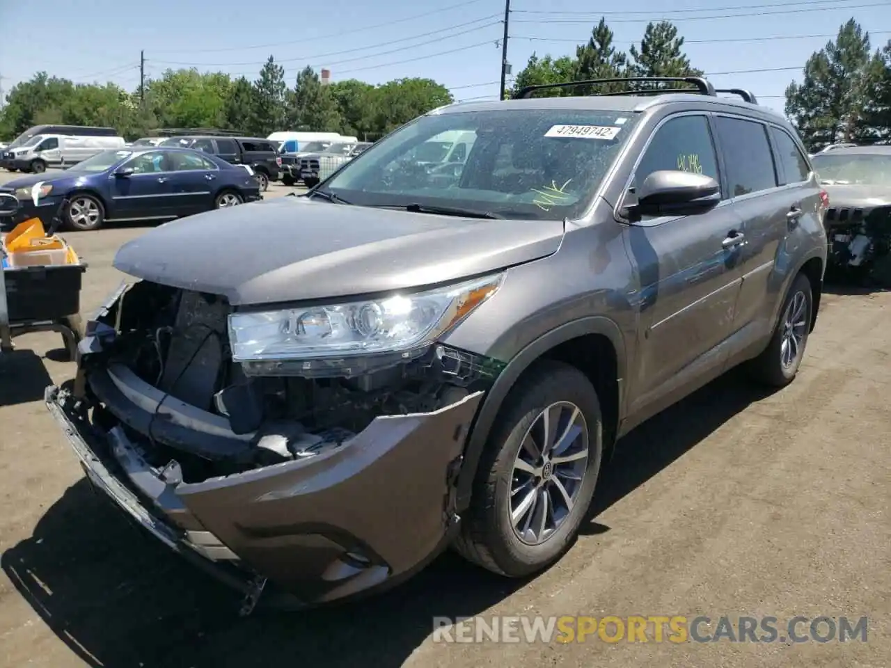 2 Photograph of a damaged car 5TDJZRFH1KS605978 TOYOTA HIGHLANDER 2019