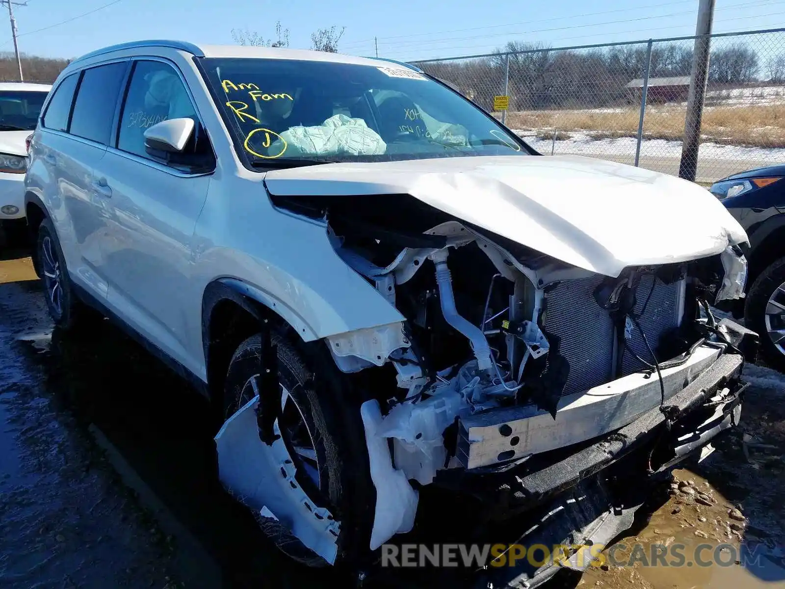 1 Photograph of a damaged car 5TDJZRFH1KS606208 TOYOTA HIGHLANDER 2019