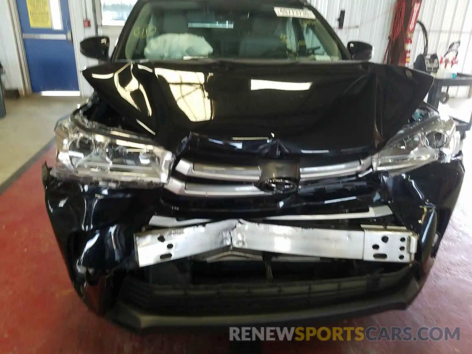 9 Photograph of a damaged car 5TDJZRFH1KS607505 TOYOTA HIGHLANDER 2019