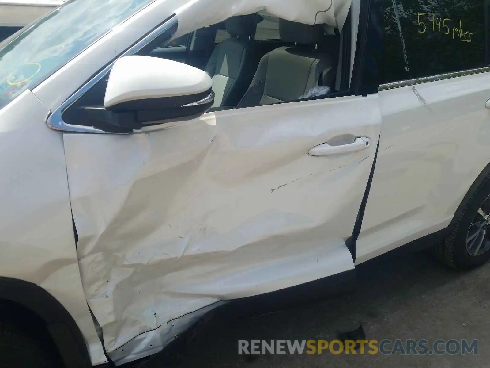 10 Photograph of a damaged car 5TDJZRFH1KS608136 TOYOTA HIGHLANDER 2019