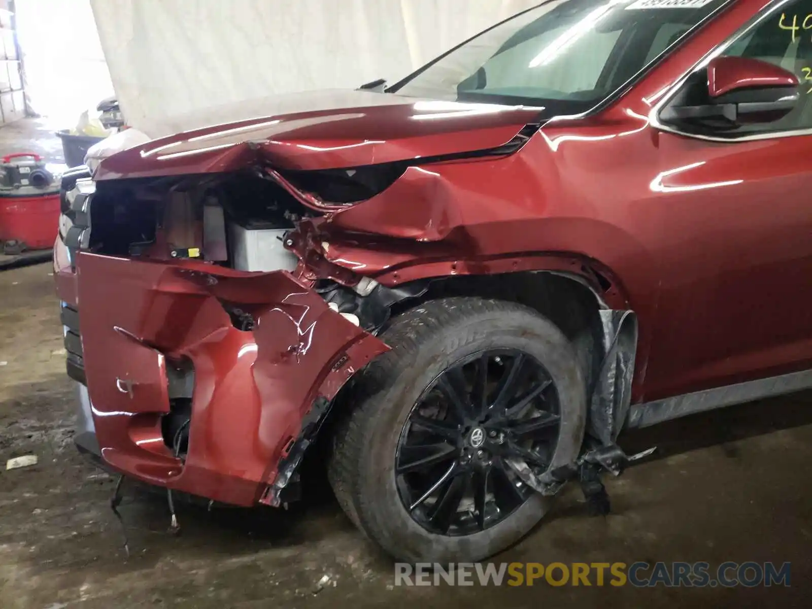 9 Photograph of a damaged car 5TDJZRFH1KS609657 TOYOTA HIGHLANDER 2019