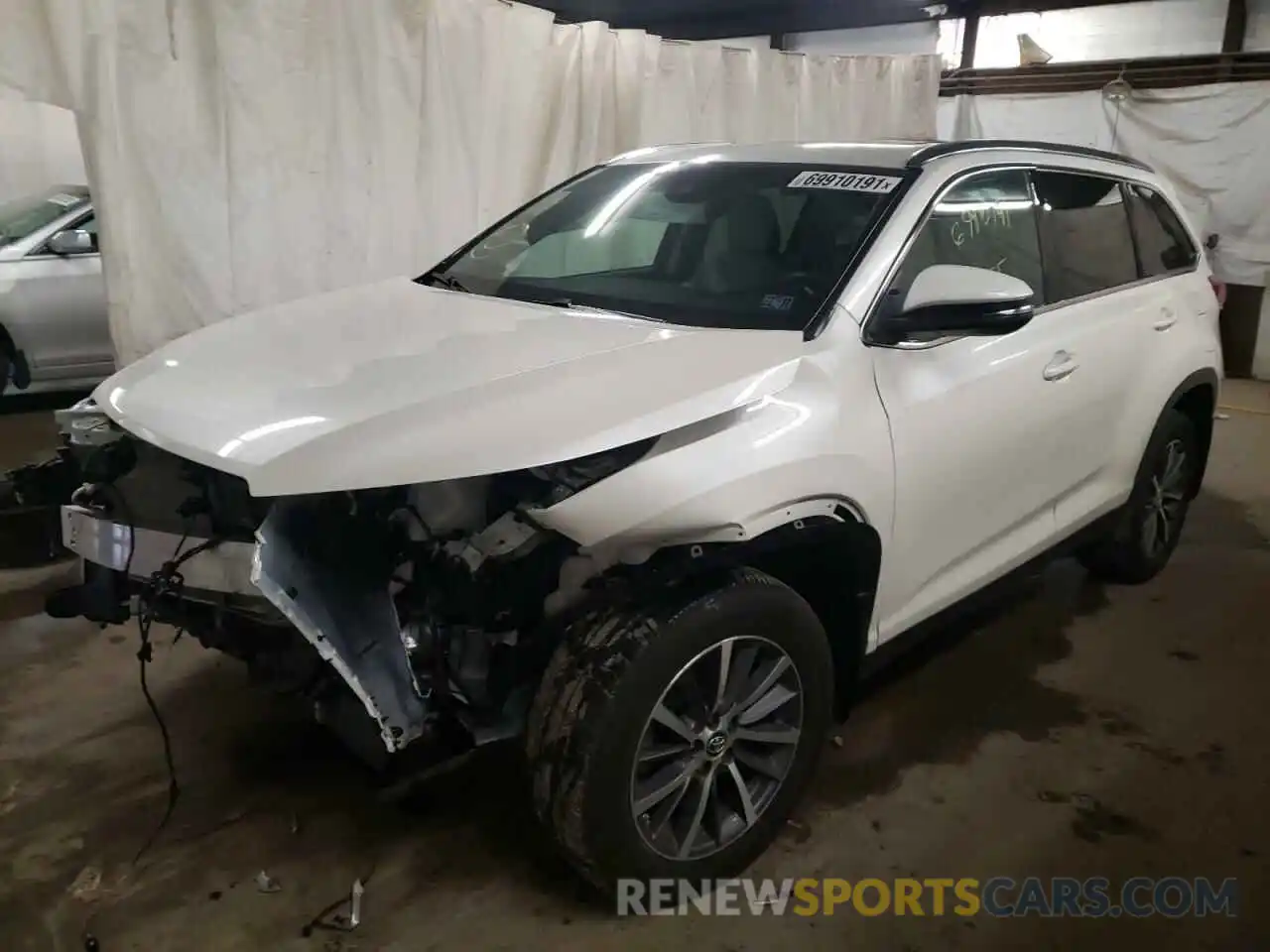 2 Photograph of a damaged car 5TDJZRFH1KS610503 TOYOTA HIGHLANDER 2019