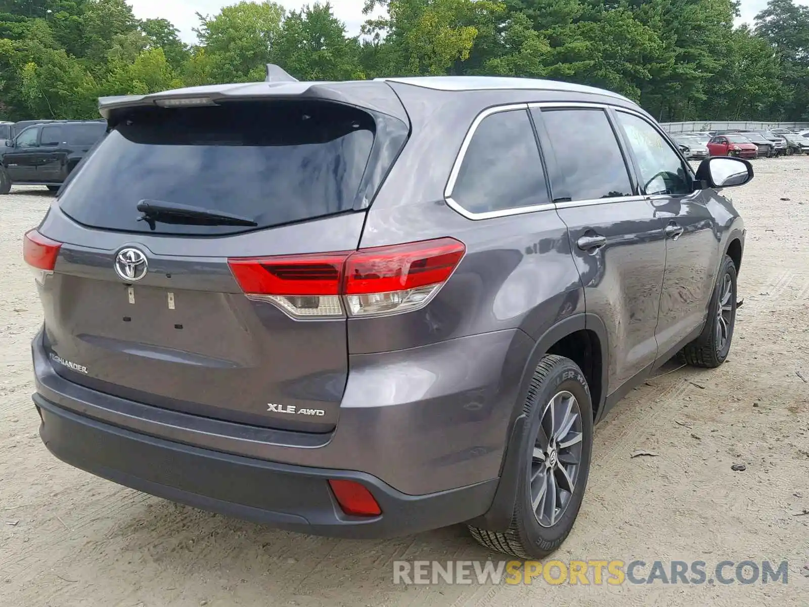 4 Photograph of a damaged car 5TDJZRFH1KS611067 TOYOTA HIGHLANDER 2019