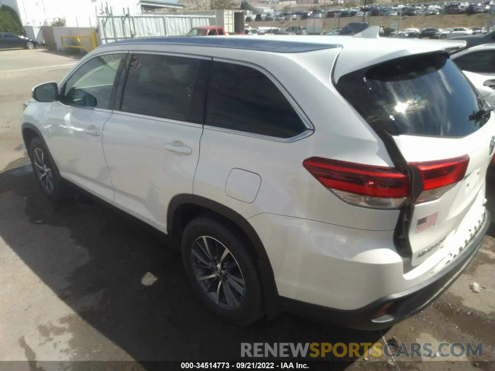 3 Photograph of a damaged car 5TDJZRFH1KS611599 TOYOTA HIGHLANDER 2019