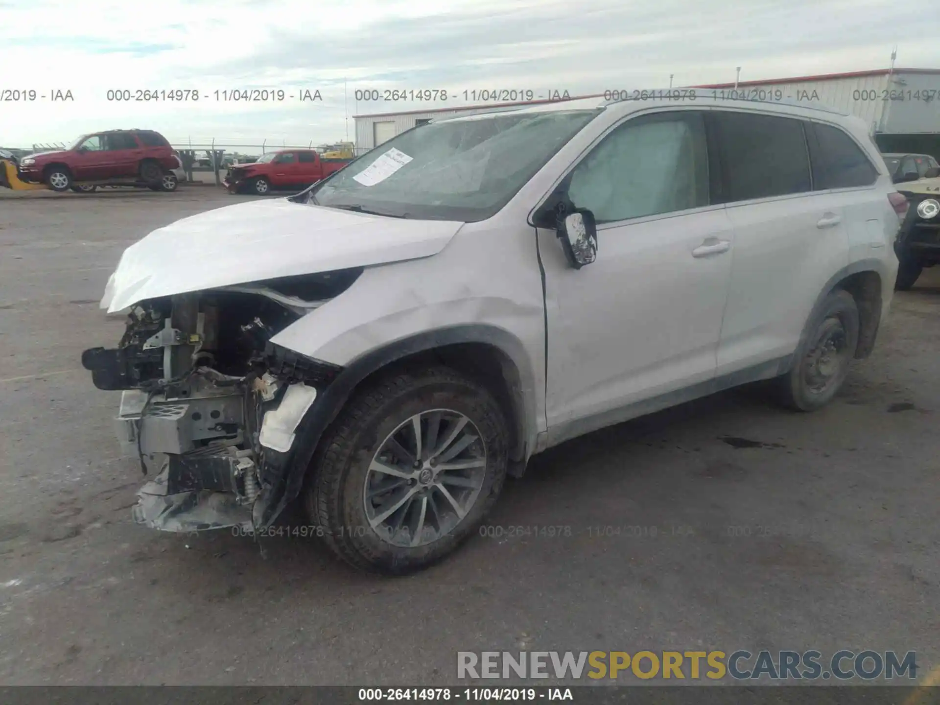 2 Photograph of a damaged car 5TDJZRFH1KS613059 TOYOTA HIGHLANDER 2019