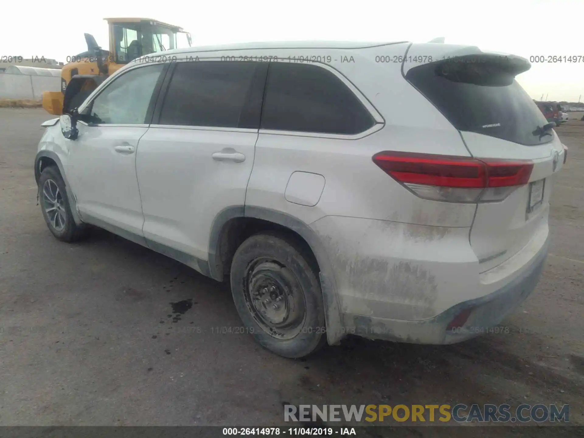 3 Photograph of a damaged car 5TDJZRFH1KS613059 TOYOTA HIGHLANDER 2019