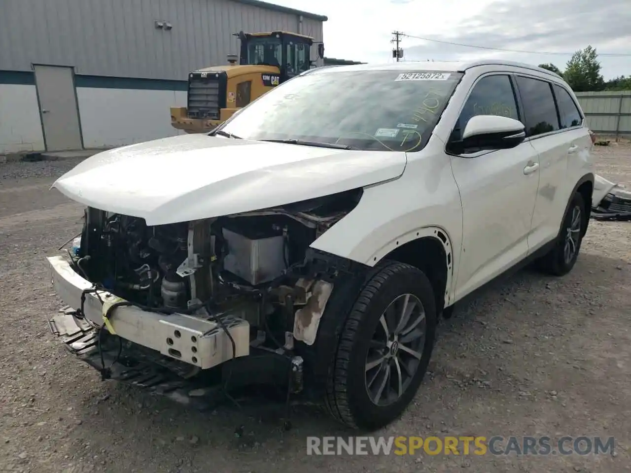 2 Photograph of a damaged car 5TDJZRFH1KS616138 TOYOTA HIGHLANDER 2019