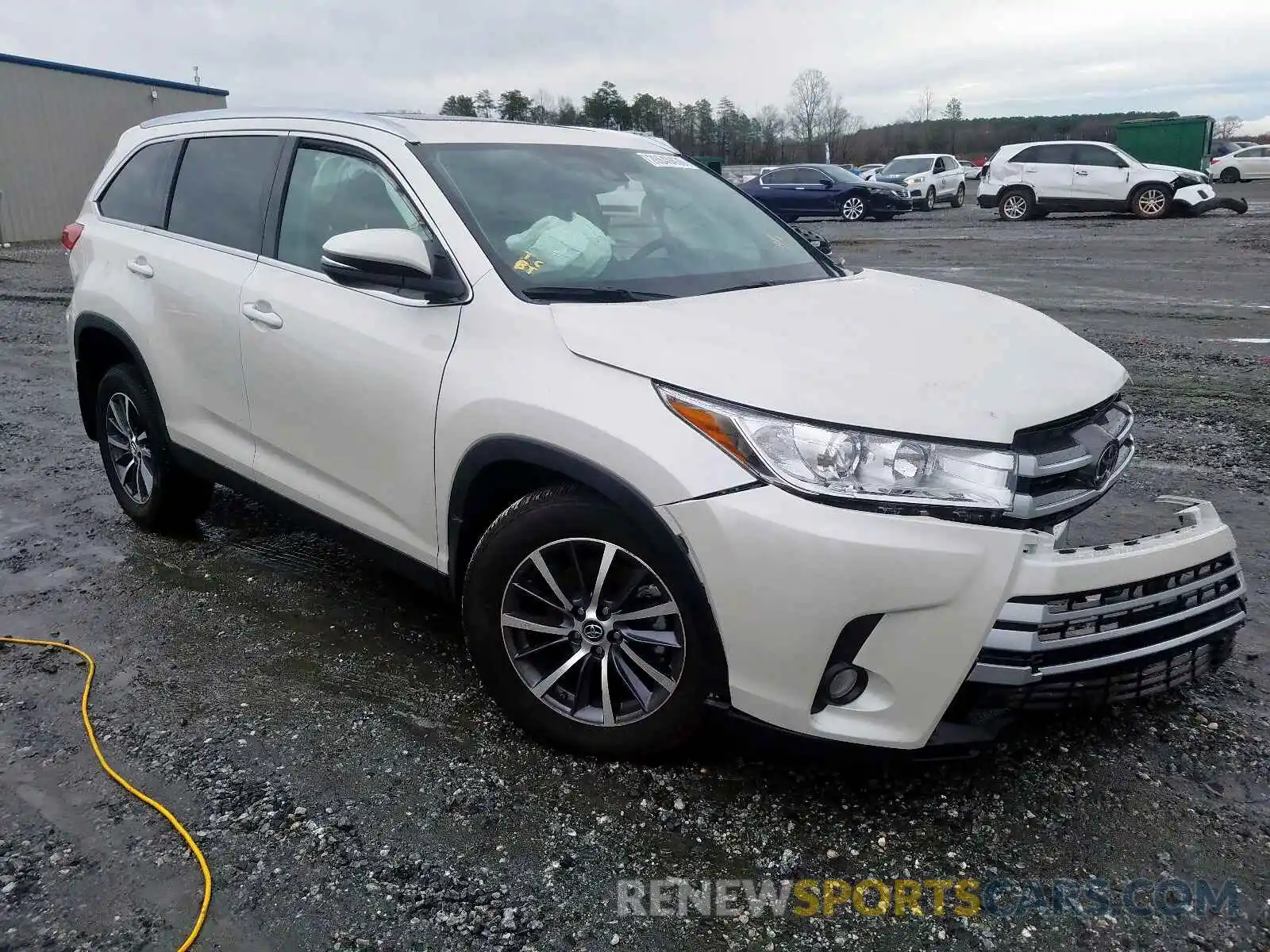 1 Photograph of a damaged car 5TDJZRFH1KS618097 TOYOTA HIGHLANDER 2019