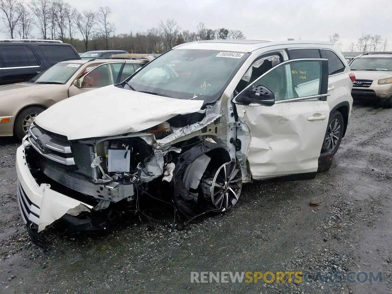 2 Photograph of a damaged car 5TDJZRFH1KS618097 TOYOTA HIGHLANDER 2019