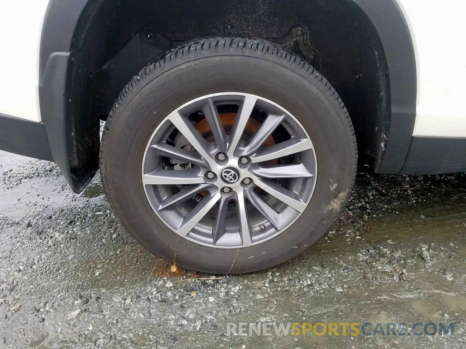 7 Photograph of a damaged car 5TDJZRFH1KS618097 TOYOTA HIGHLANDER 2019