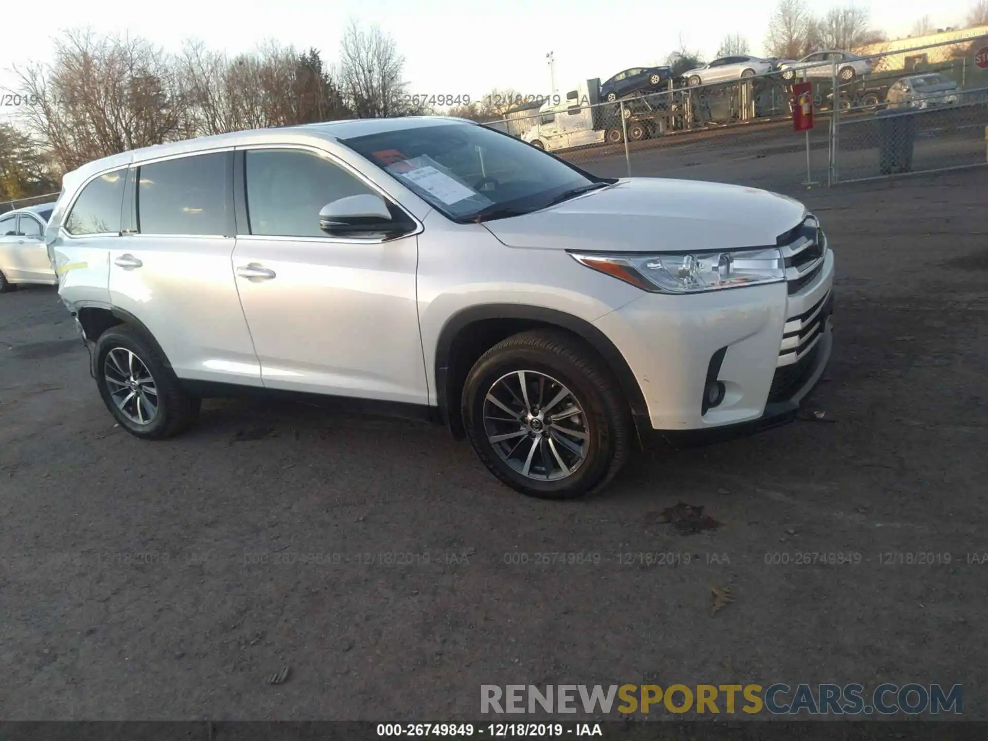 1 Photograph of a damaged car 5TDJZRFH1KS619492 TOYOTA HIGHLANDER 2019