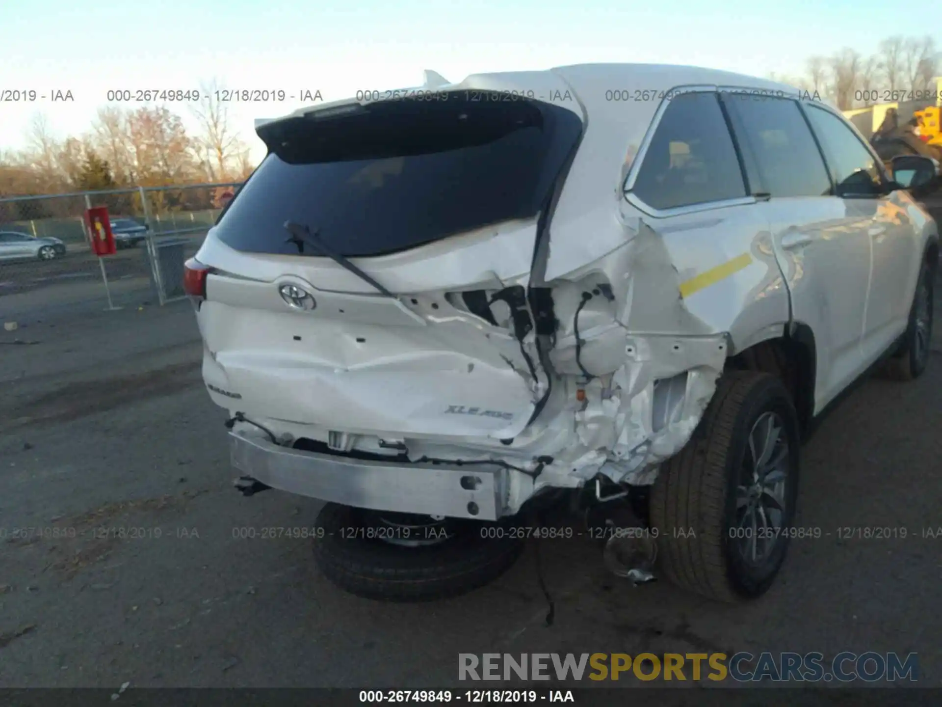 6 Photograph of a damaged car 5TDJZRFH1KS619492 TOYOTA HIGHLANDER 2019