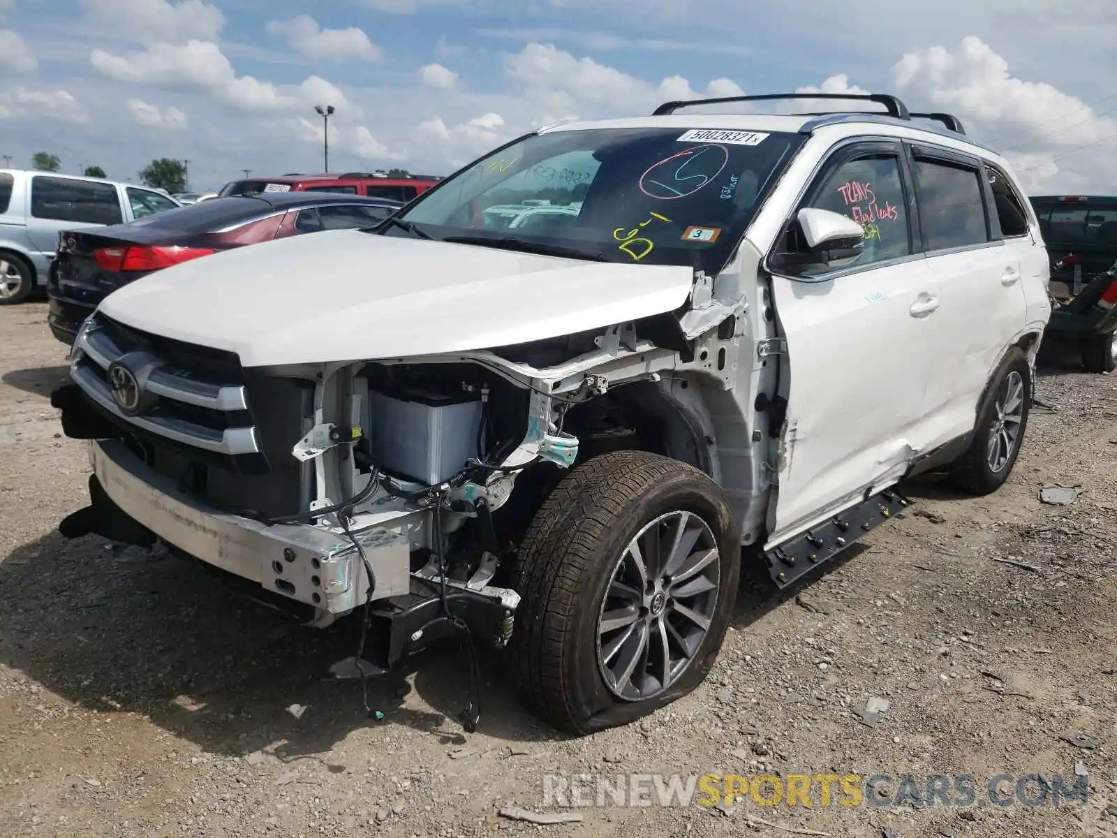 2 Photograph of a damaged car 5TDJZRFH1KS620349 TOYOTA HIGHLANDER 2019