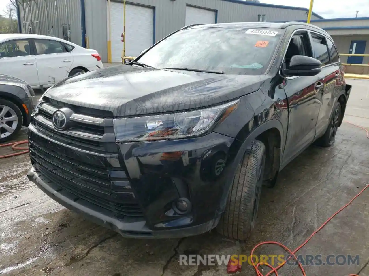 2 Photograph of a damaged car 5TDJZRFH1KS623848 TOYOTA HIGHLANDER 2019