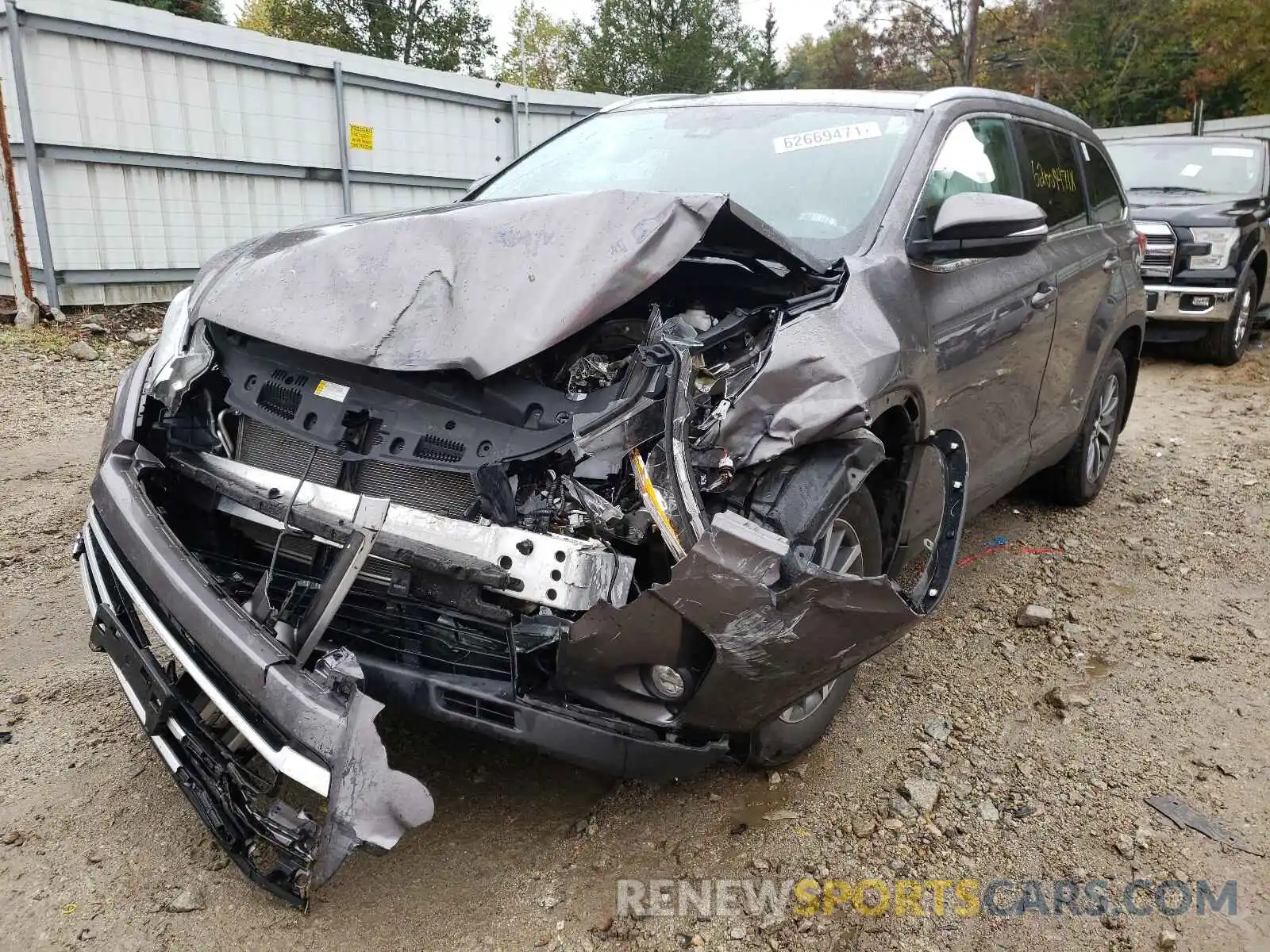 2 Photograph of a damaged car 5TDJZRFH1KS624160 TOYOTA HIGHLANDER 2019