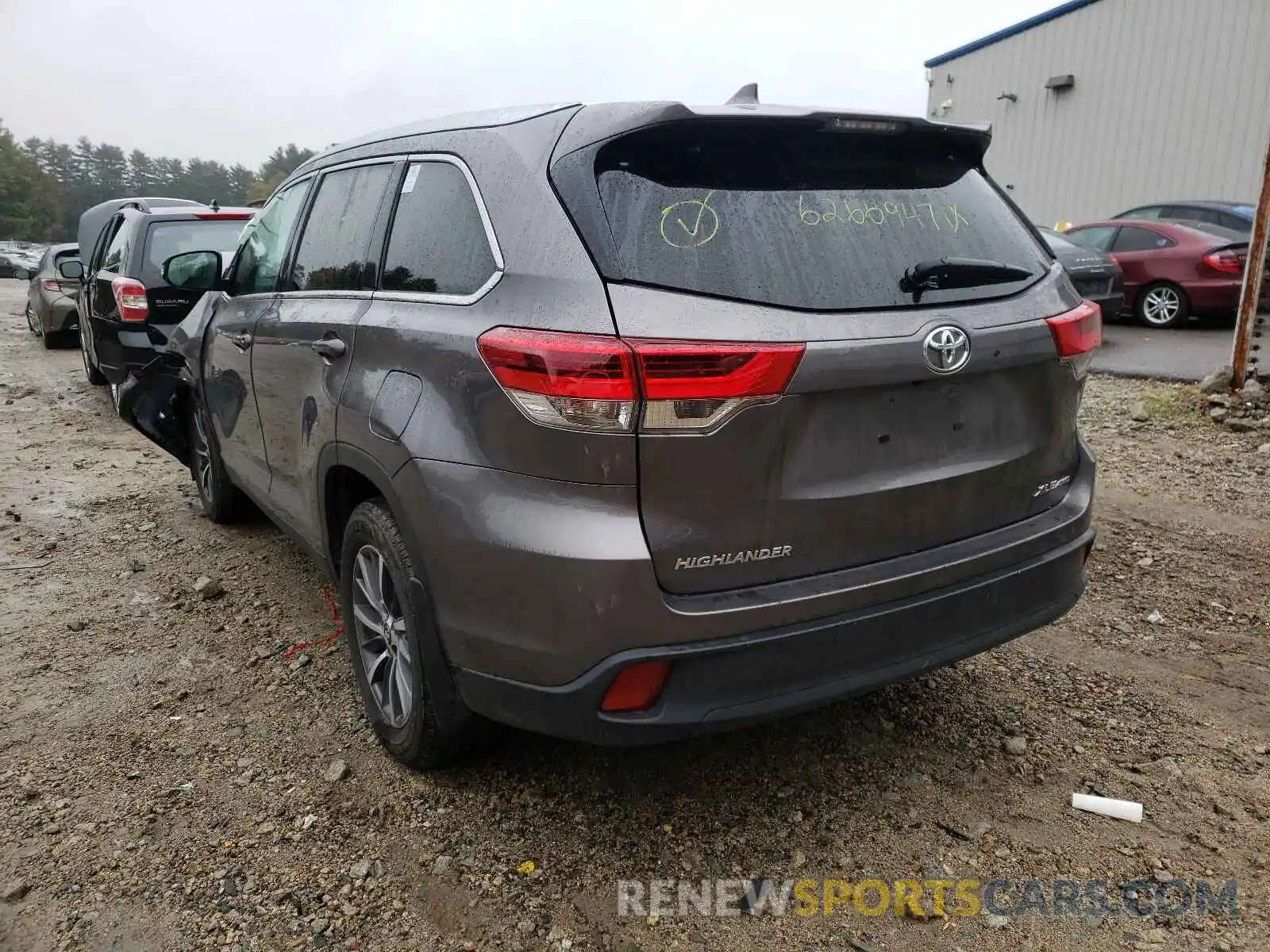 3 Photograph of a damaged car 5TDJZRFH1KS624160 TOYOTA HIGHLANDER 2019