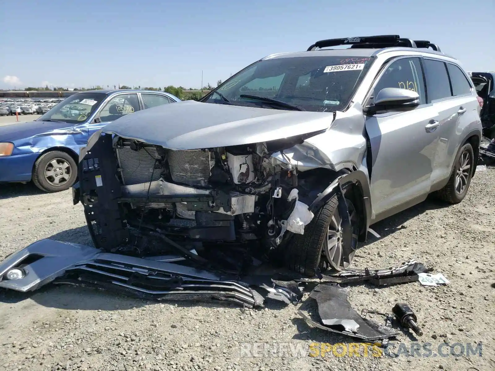 2 Photograph of a damaged car 5TDJZRFH1KS624580 TOYOTA HIGHLANDER 2019