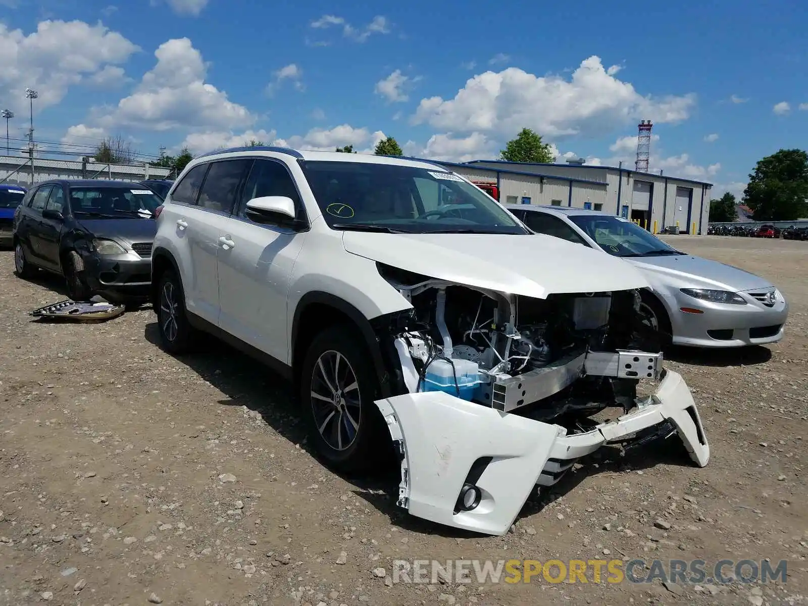 1 Photograph of a damaged car 5TDJZRFH1KS624739 TOYOTA HIGHLANDER 2019