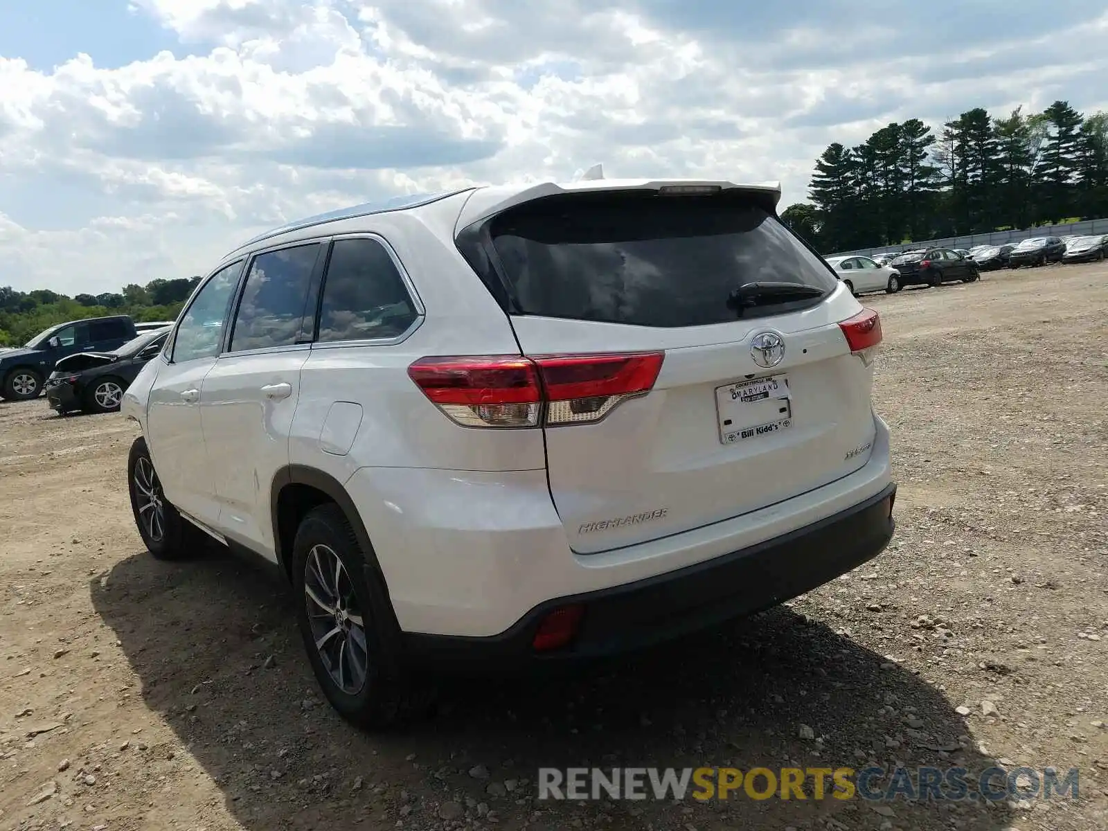 3 Photograph of a damaged car 5TDJZRFH1KS624739 TOYOTA HIGHLANDER 2019